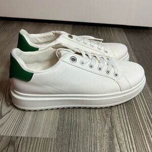 Madden Girl Josiiee Platform Sneaker NWT